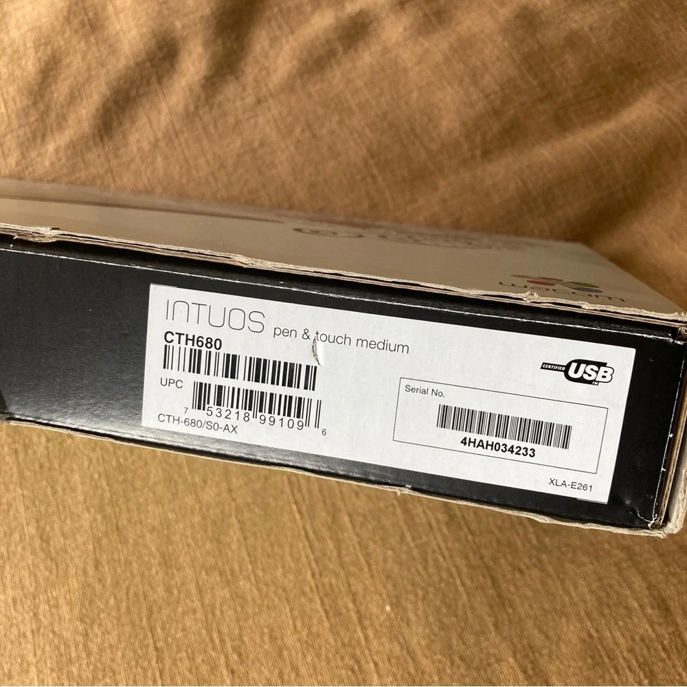 Wacom Intuos Pen and Touch medium tablet CTH-680